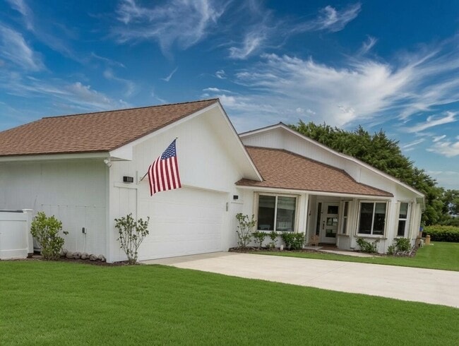 Building Photo - 6231 SE Ames Way