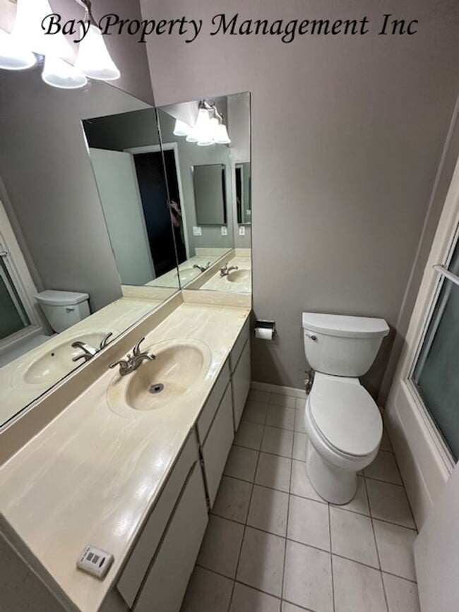Building Photo - Premier Sherwood Lakes Location – Upstairs End Unit with Stunning Lake & Mountain Views