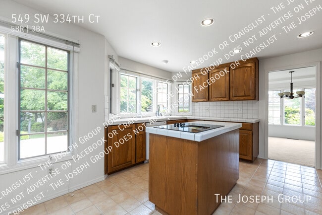 Building Photo - 549 SW 334th Ct