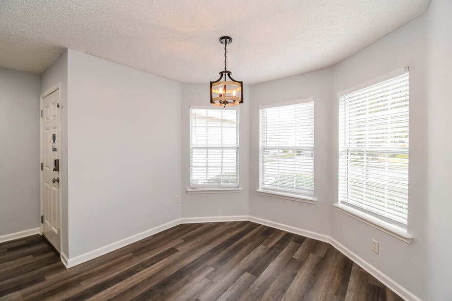Building Photo - 8030 Welbeck Ln