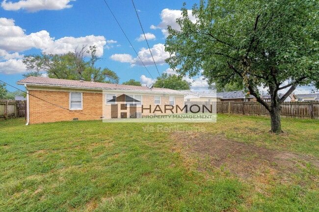 Building Photo - 4516 S Elizabeth Ave