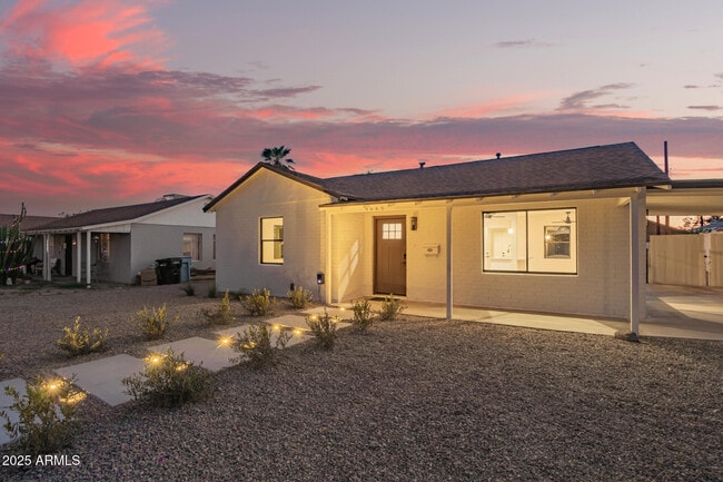 Building Photo - 9042 N 3rd Ave