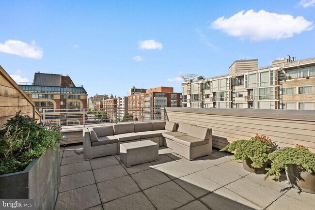 Building Photo - 1311 13th St NW