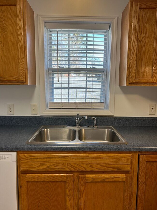 Building Photo - Candler - Recently Renovated Apt Ready for Occupancy!