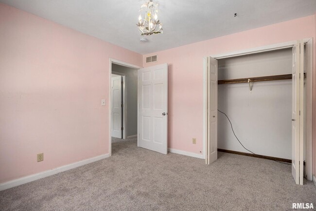 Building Photo - 107 Chestnut Dr