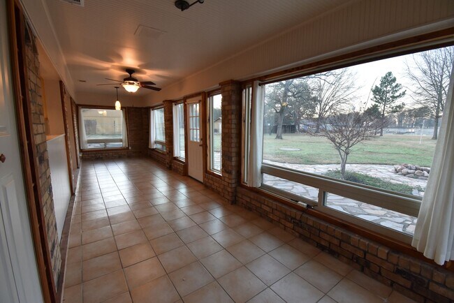 Building Photo - Coming Soon! 3 Bedroom Home On Lake Tyler!