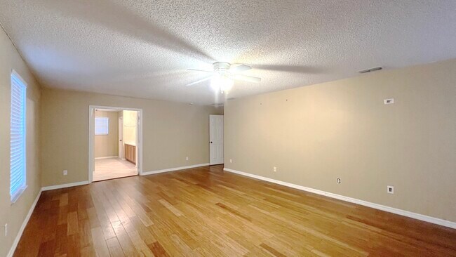 Building Photo - 831 Horseshoe Falls Dr