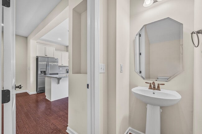 Building Photo - Your Next Home Awaits! 3BR Townhome with G...