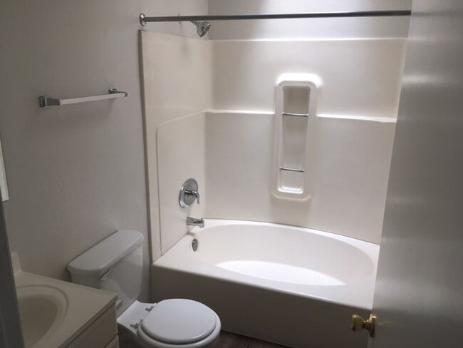 Building Photo - 44727 La Paz Rd