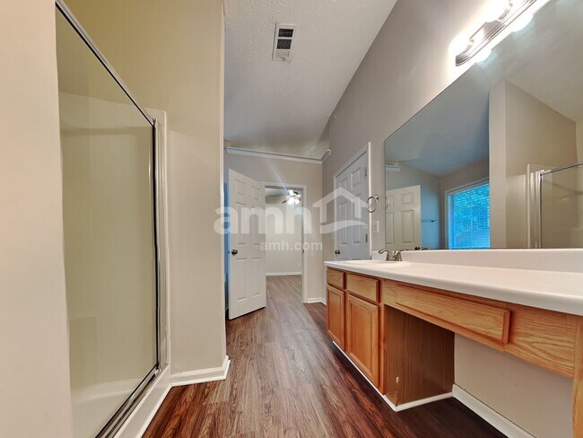 Building Photo - 3670 Sugarbrook Dr