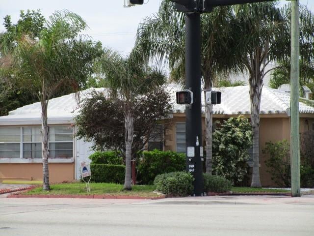 Building Photo - 4565 N Ocean Dr