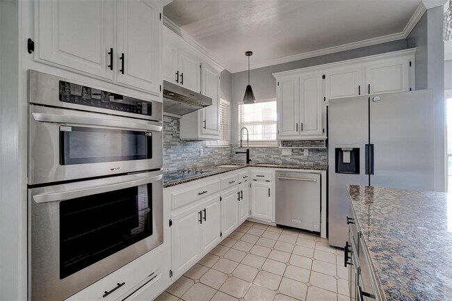 Building Photo - 1209 SW 113th St