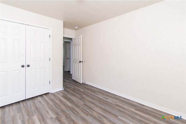 Building Photo - 6501 Alvin Dr