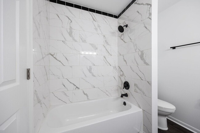 Building Photo - 2229 Kensington Dr