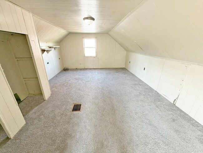 Building Photo - 3 BED 1 BATH BEAUTIFUL SINGLE FAMILY HOME