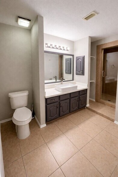 Building Photo - 2401 S Jackson Rd