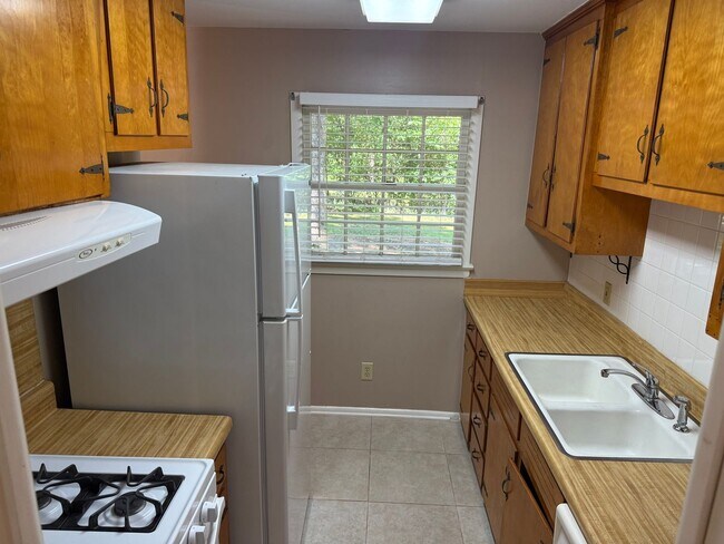 Building Photo - Charming 3-Bedroom Home