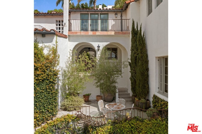 Building Photo - 6856 Los Altos Pl