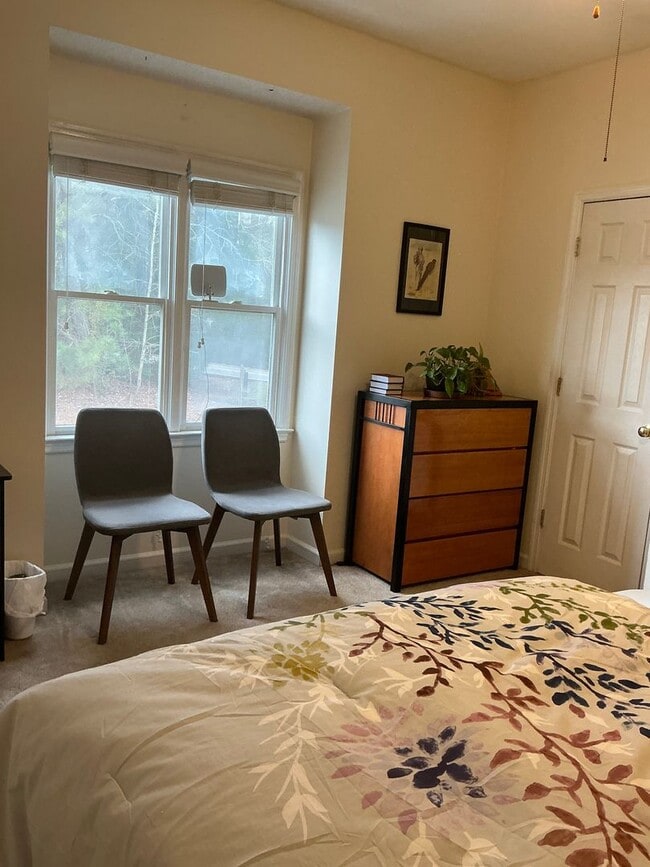 Building Photo - 1 Bedroom/2 .5 Bath Condo located in River...