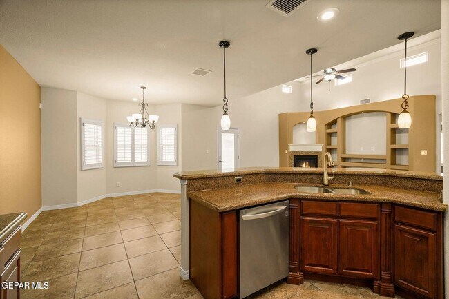 Building Photo - 14117 Rainbow Point Dr