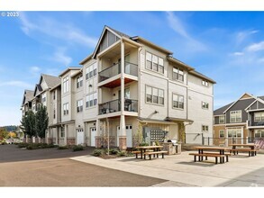 Building Photo - 2Bd 2Ba Beaverton Condo!! Close to Nike, R...