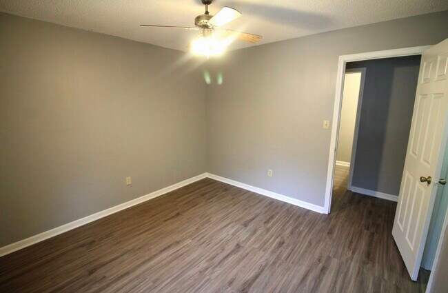 Building Photo - 175 Fern Ridge Rd