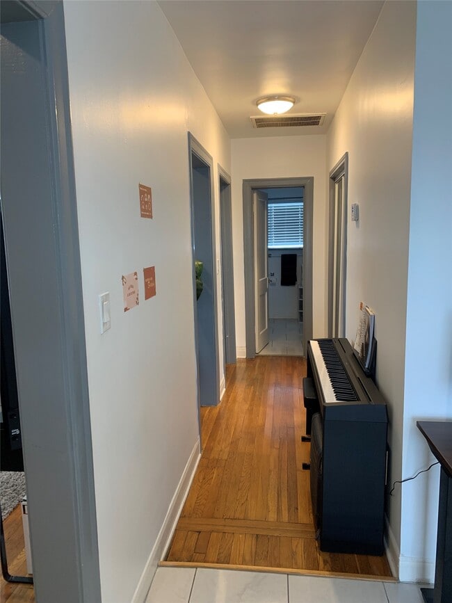 Building Photo - 1546 Lombardy St