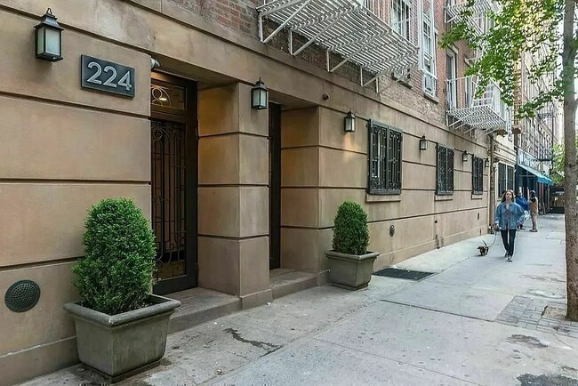 Building Photo - 224 Sullivan St
