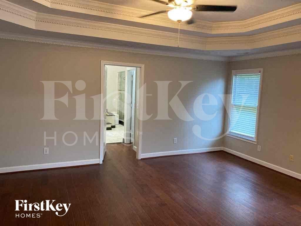 Building Photo - 1020 Forest Hills Dr SE