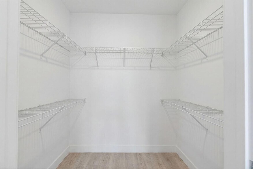 Building Photo - 1111 SW 1st Ave