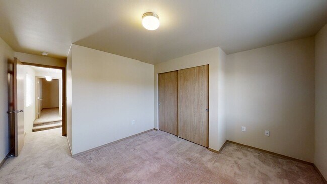 Building Photo - Clean Home with Lots of space ready to be your Home!