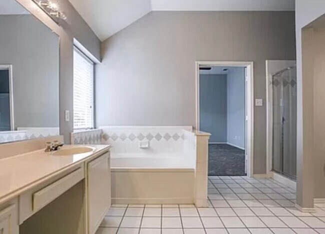 Building Photo - 8401 Greenfield Dr