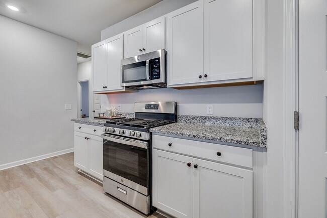 Building Photo - Spacious 4BR Home in Rincon with Fenced Yard & Modern Comforts