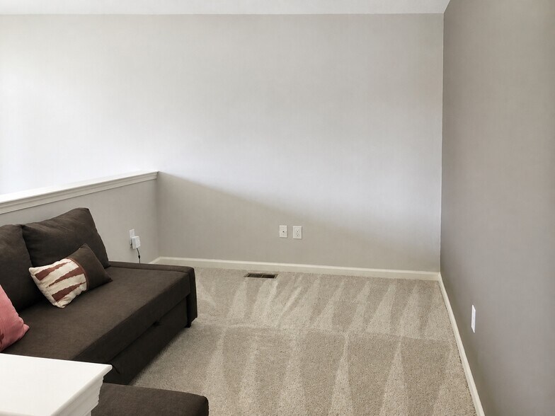 Loft - 1064 Worth Lane