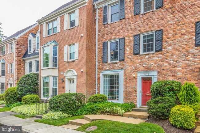 Building Photo - 6813 Market Square Dr