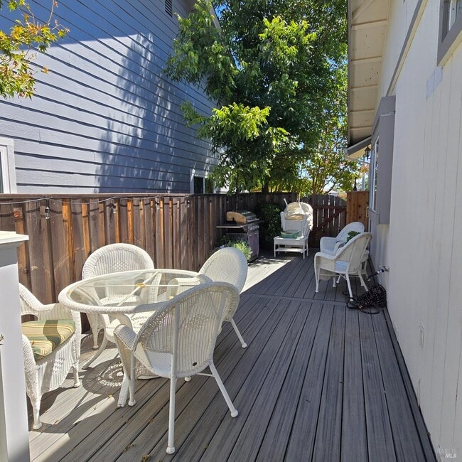 Building Photo - 298 White Sands Dr