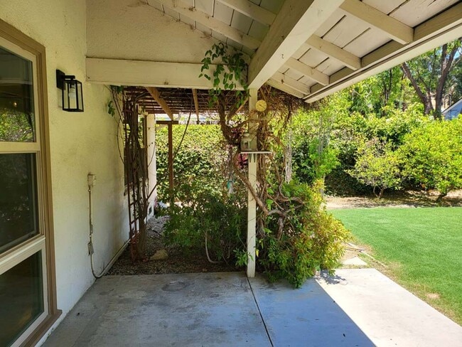 Building Photo - Newly Rehabbed Charming 3 Bed 2 Bath Home ...