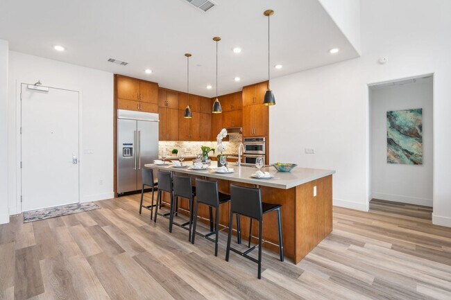 Building Photo - Gorgeous penthouse condo in East Industrial neighborhood – Fremont!