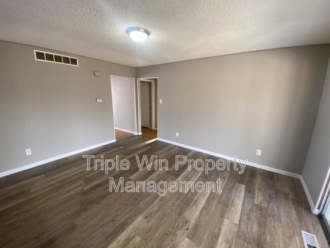 Building Photo - 14655 Fox Manor Dr