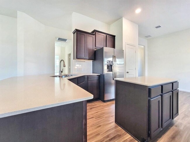Building Photo - 610 Hereford Lp