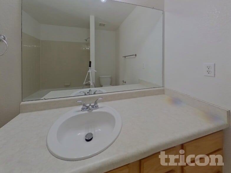 Building Photo - 2179 S Uravan St