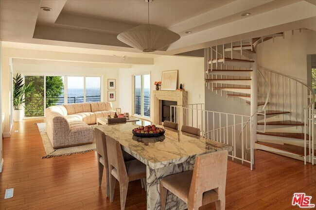 Building Photo - 8464 Cole Crest Dr