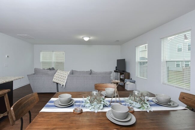 Building Photo - Modern Comfort in a Quiet Cul-de-Sac – 3 B...