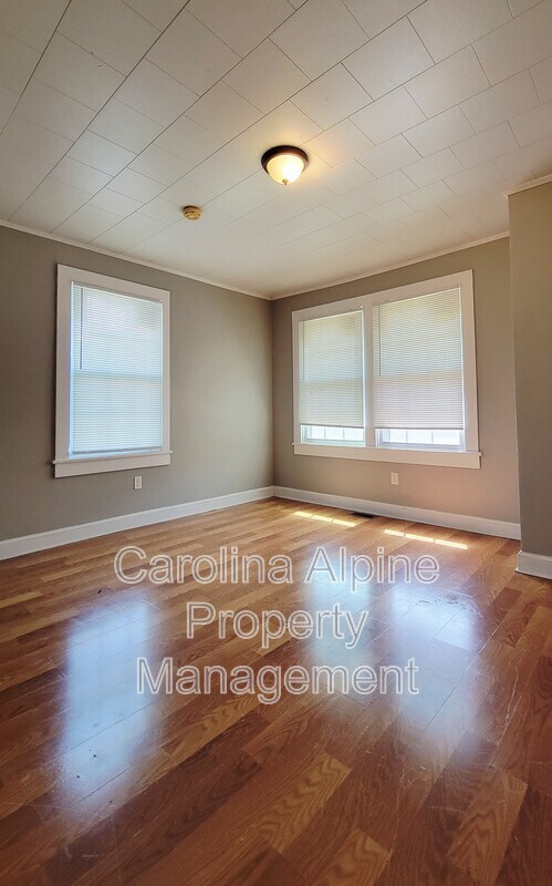 Building Photo - 211 River St