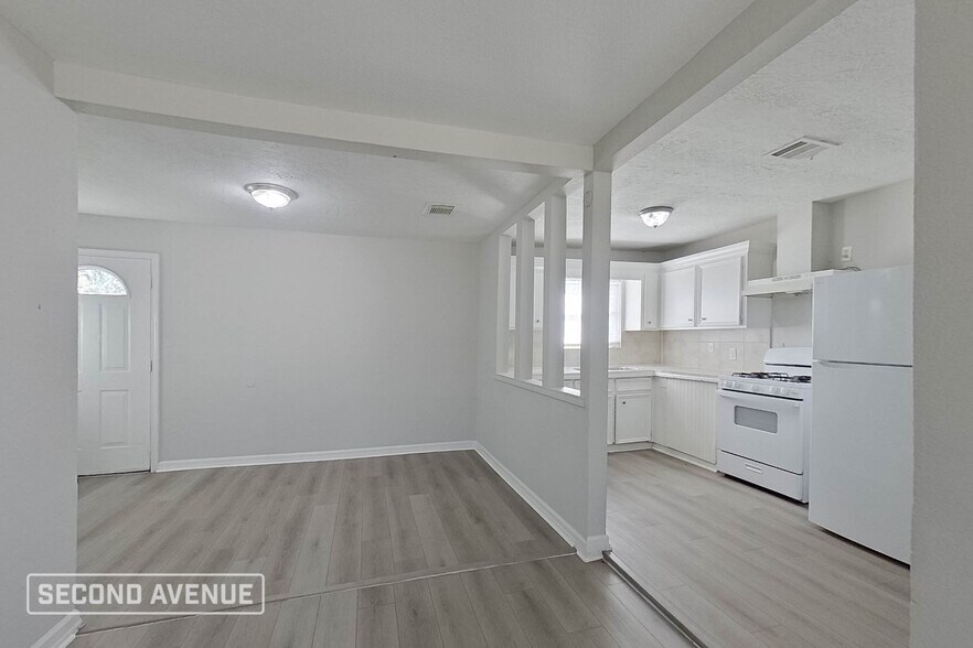 Building Photo - 205 Tilden Dr