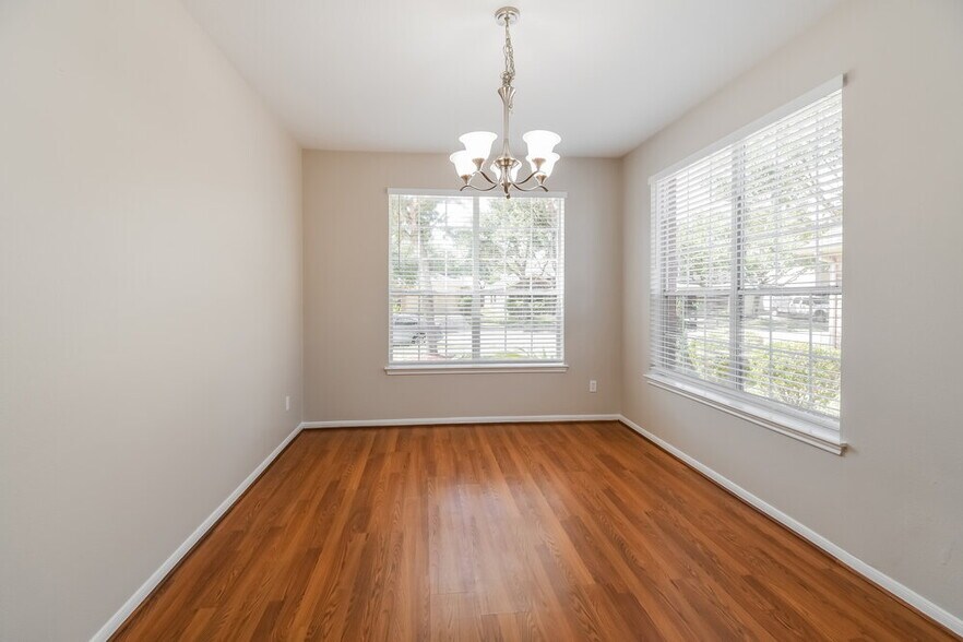 Building Photo - 1060 Cabot Cove
