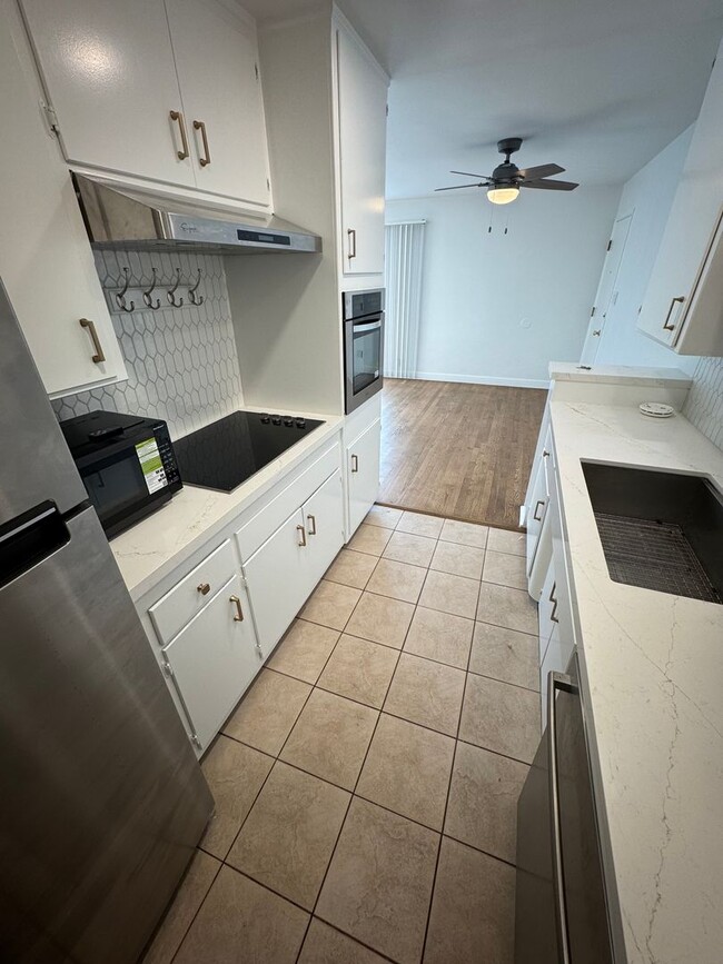 Building Photo - 1 Bed / 1 Bath Apartment – Long Beach
