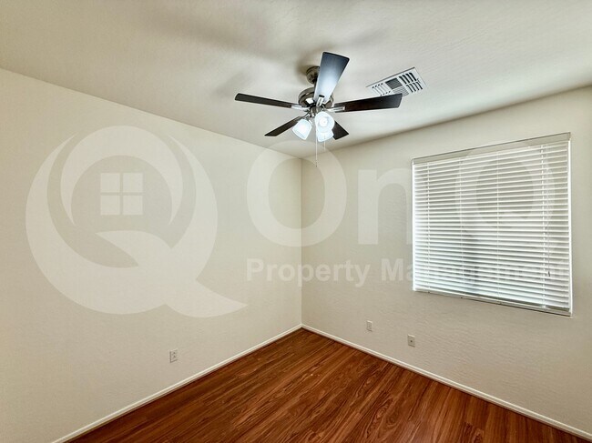 Building Photo - 3229 W Pleasant Ln