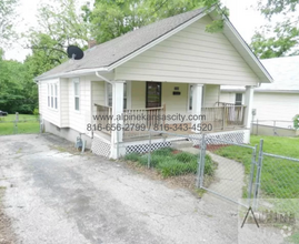 Building Photo - Independence Home on Fenced Lot!