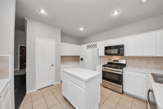 Building Photo - 2102 Gemini St